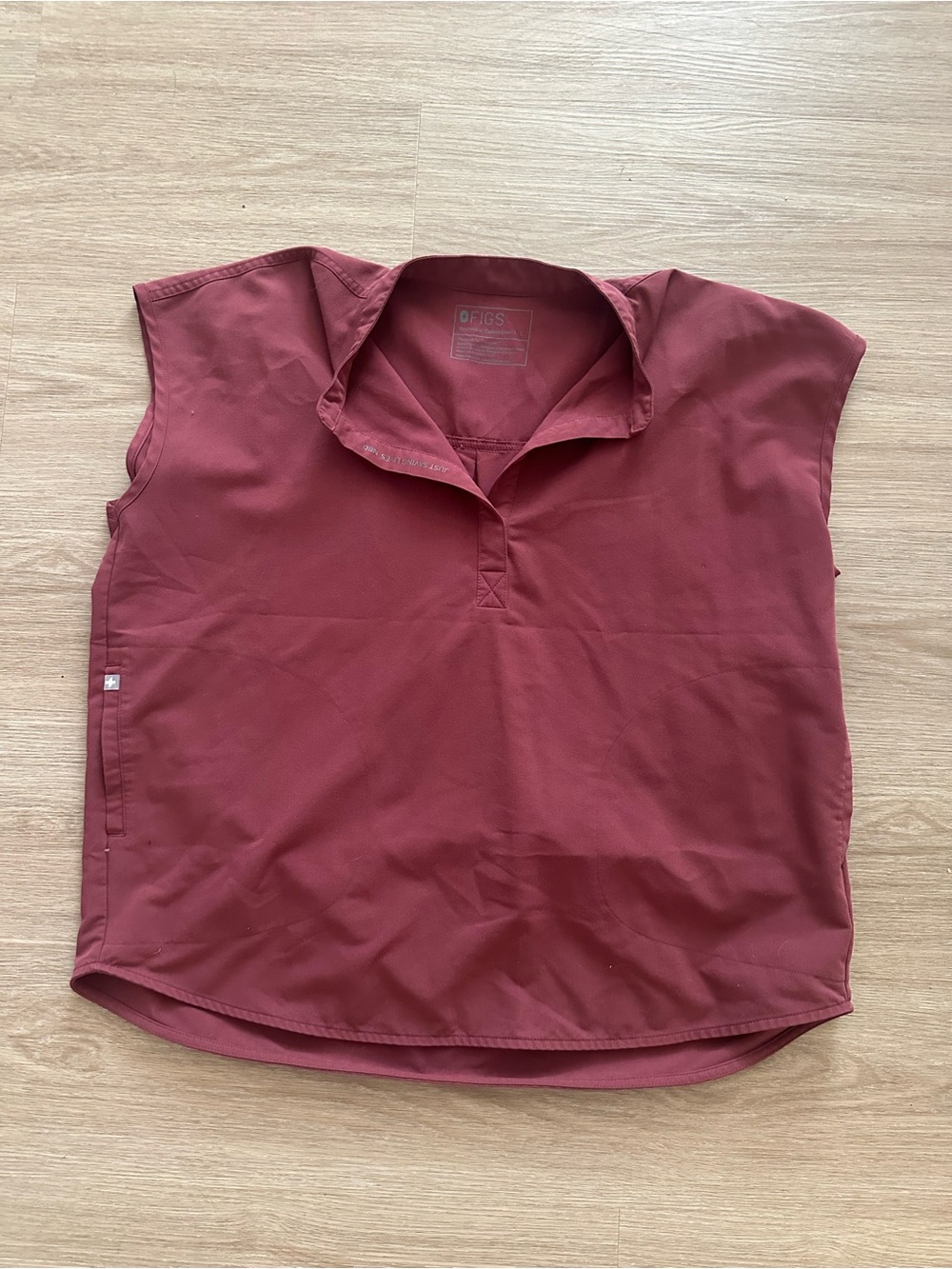 FIGS Women's Sleeveless Scrub Top - Burgundy